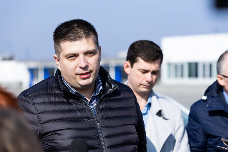 Сколько км от омска до калининграда